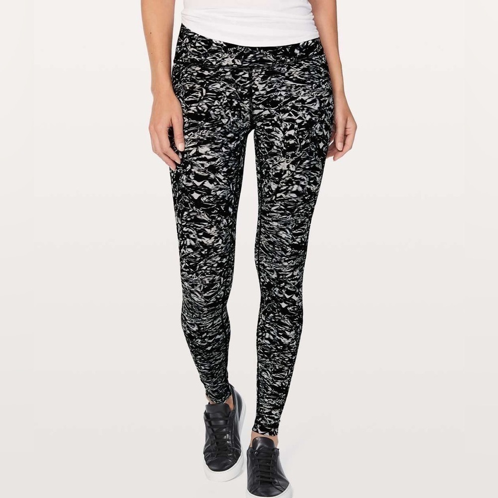 Lululemon Wunder Under Leggings Size 6 Black White Print High Rise Yoga Pants